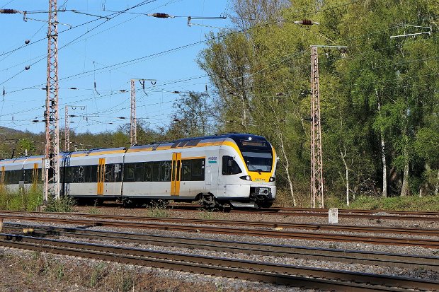 429 016
