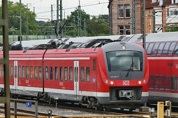 440 307