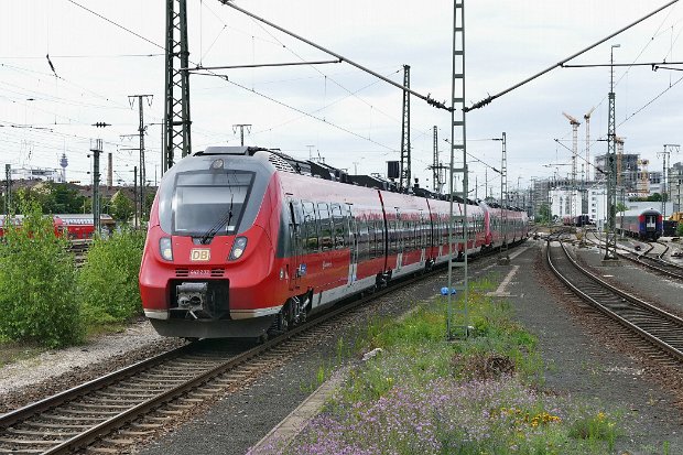 442 232