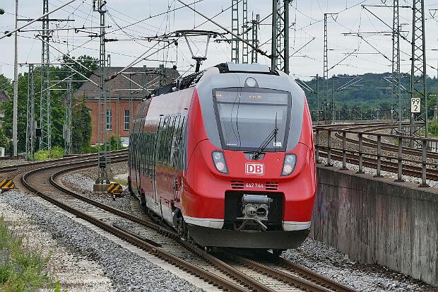 442 244