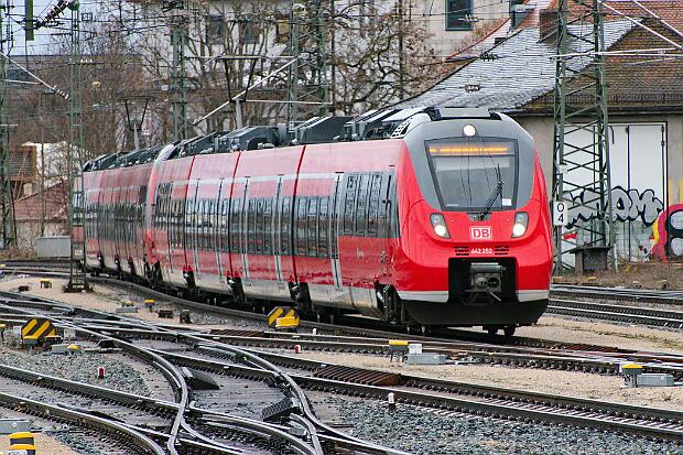 442 252