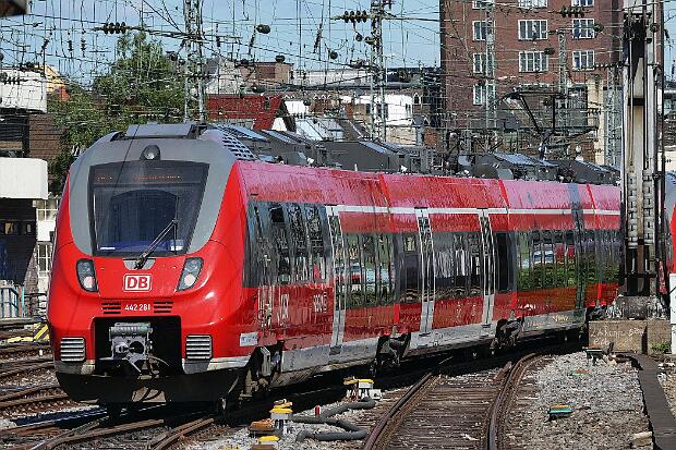 442 261