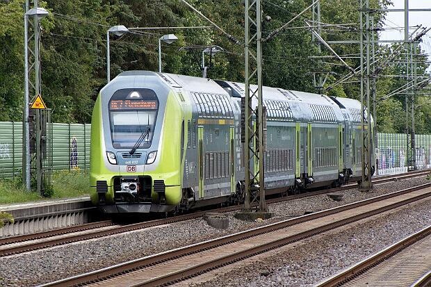 445 032