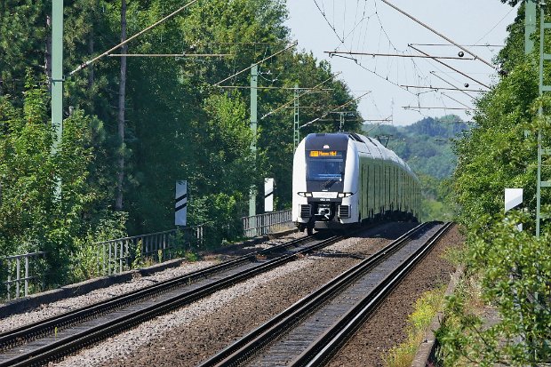 462 011