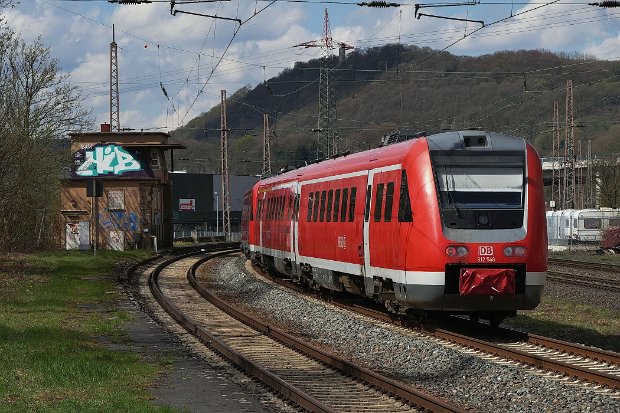 612 046