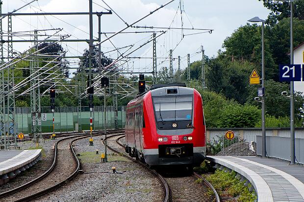 612 143