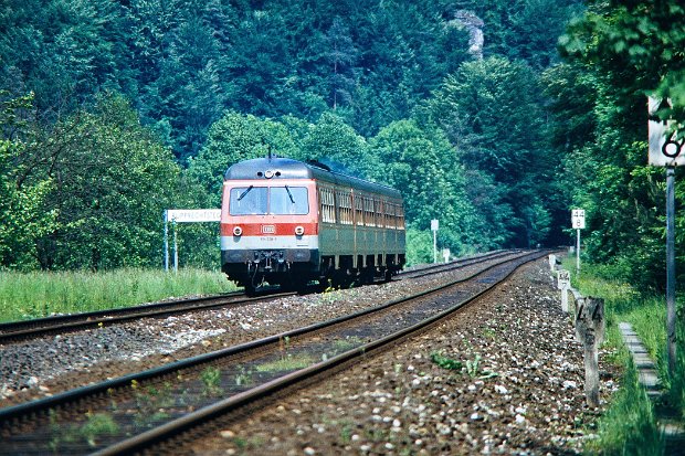 614 028