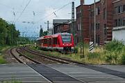 620 014 - 2025-07-14-051 Bonn Mehlem Ein RE 5 blockiert in Bonn-Mehlem das Gleis 2, dieser RB 30 wird über Gleis 3
