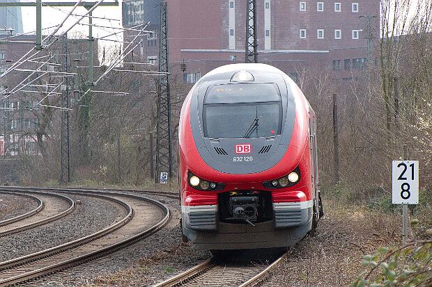 632 120