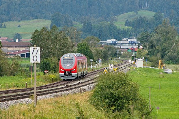 633 051