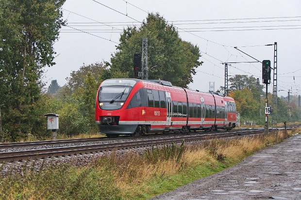 643 038