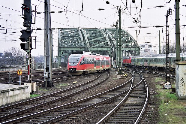 644 004