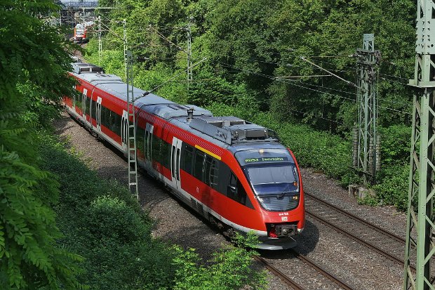644 046
