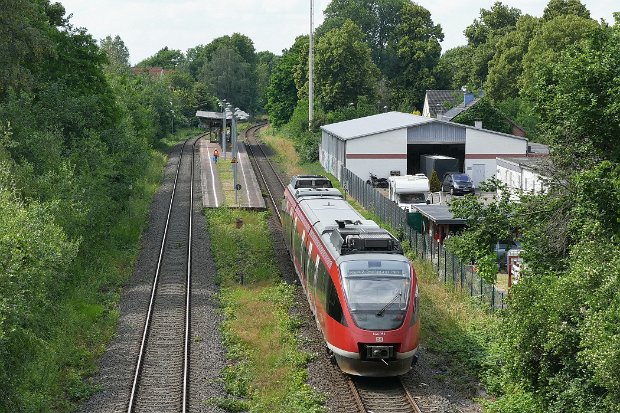 644 053