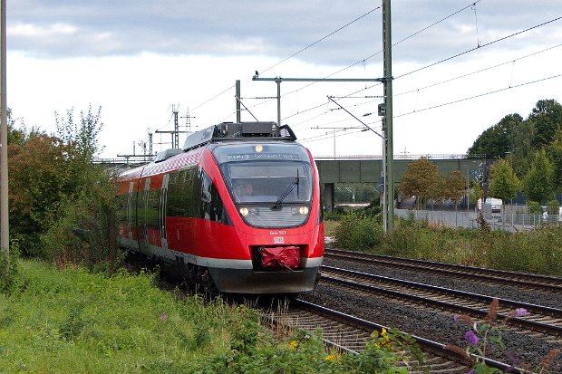 644 061