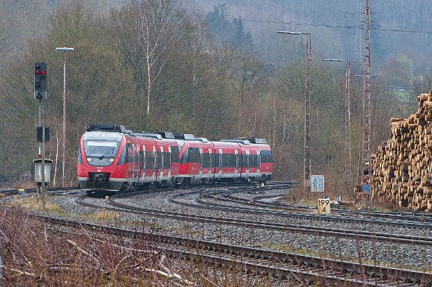 644 064