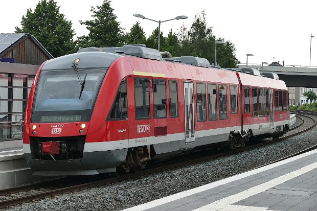 648 102