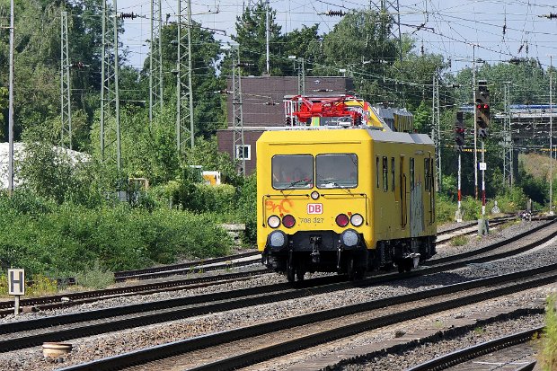 708 327