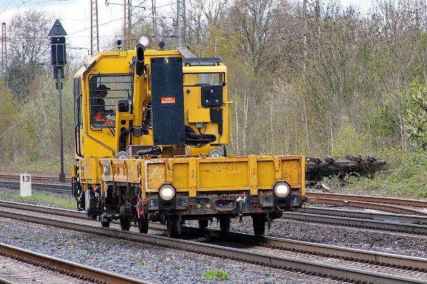 741 308