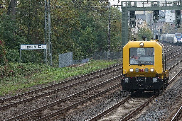 741 328