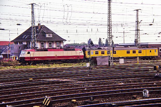 752 004