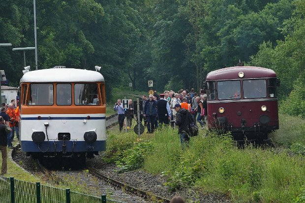 796 802
