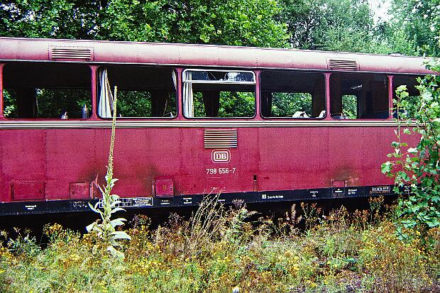 798 556