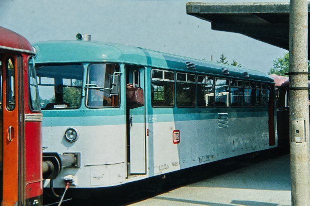 798 652
