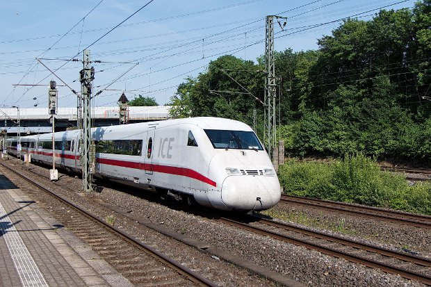 8 Bei- und Steuerwagen