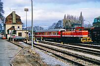 1986-22-010 Arnsberg Hüsten RLG Im April 1986 fand eine Bereisung durch die Bahnaufsicht auf der RLG-Strecke Hüsten-Arnsberg statt. Der Generatorwagen Wgm 2311 der WLE wurde von der RLG D66...