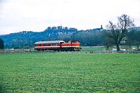 1986-22-016 Arnsberg Altes Feld Im April 1986 fand eine Bereisung durch die Bahnaufsicht auf der RLG-Strecke Hüsten-Arnsberg statt. Der Generatorwagen Wgm 2311 der WLE wurde von der RLG D66...