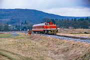 1986-22-018 Arnsberg Altes Feld Im April 1986 fand eine Bereisung durch die Bahnaufsicht auf der RLG-Strecke Hüsten-Arnsberg statt. Der Generatorwagen Wgm 2311 der WLE wurde von der RLG D66...