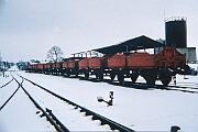 1988-51-040 Anröchte Winter in Anröchte. Im Bahnhof wurden einige der alten Kalksteinwagen abgestellt.