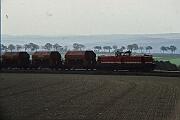 1990-x005601 Warstein Belecke Tagesfahrt zur WLE: die umgebaute WLE 30 zieht einen Kalkzug Richtung Lippstadt.