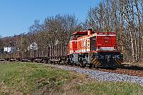 2021-03-31-105 Warstein Belecke Im Raum Warstein ist die WLE damit beschäfigt, Käferholz zu verladen und abzutransportieren. WLE 51 bringt leere Waggons nach Rüthen.