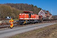 2021-03-31-135 Rüthen Im Raum Warstein ist die WLE damit beschäfigt, Käferholz zu verladen und abzutransportieren. WLE 51 bringt leere Waggons nach Rüthen.