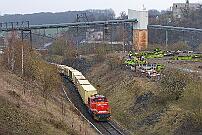 2021-04-10-080 Warstein WLE 51 zieht den Bierzug die Steigung Richtung Gewerbegebiet Enkerbruch hoch.