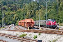 2024-09-01-005 Warstein 40 Jahre Eisenbahnfreunde Warstein mit Sonderfahrten. Hier startet die V200 zum Lohbusch.