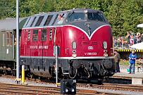 2024-09-01-008 Warstein 40 Jahre Eisenbahnfreunde Warstein mit Sonderfahrten. Hier startet die V200 zum Lohbusch.