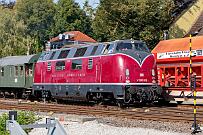 2024-09-01-014 Warstein 40 Jahre Eisenbahnfreunde Warstein mit Sonderfahrten. Hier startet die V200 zum Lohbusch.