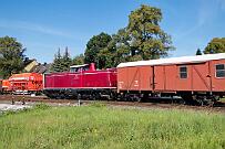 2024-09-01-016 Warstein 40 Jahre Eisenbahnfreunde Warstein mit Sonderfahrten. Hier startet die V200 zum Lohbusch.